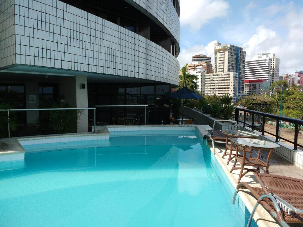 Hotel Apt. Em Na Av. Beira Mar Em 4*